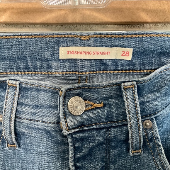 Levi’s 314 Shaping Straight Jeans - Picture 4 of 7